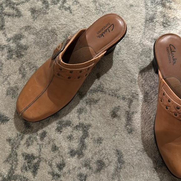 Clarks Bendables Mules Womens Size 10 Brown Leather Clogs Slip-On Shoes - Picture 2 of 5